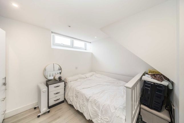 Flat 1, 262, Regents Park Road, London photo 3