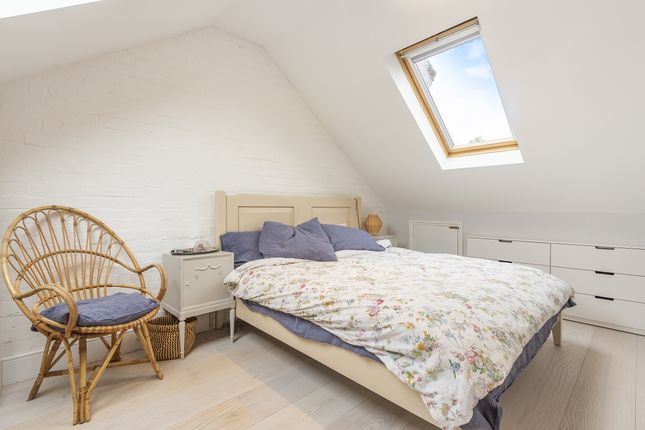 70,, Rosebery Road, London photo 4