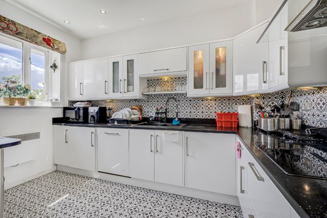 Flat 52 Trinity Court, 170A, Gloucester Terrace, London photo 4