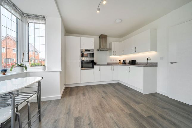 20 Magdalen Drive, Evesham photo 2
