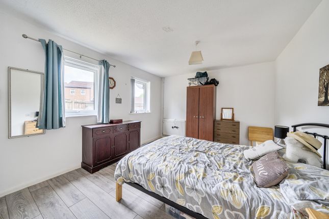 15, Davies Court, Somerset photo 4