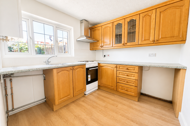 9, Basildon photo 2