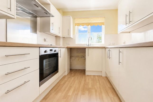 3, Postern Close, Portchester photo 3