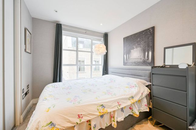 Flat to rent in Horticultural Place, Chiswick, London