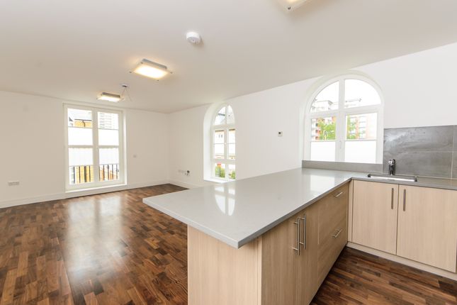 Thumbnail Flat to rent in Very Near The River Thames Area, Brentford
