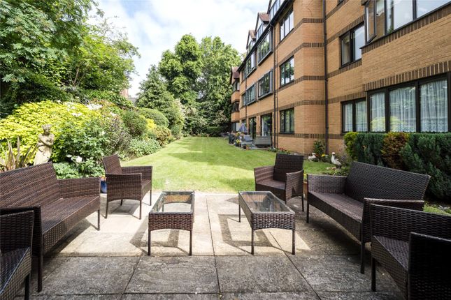 Flat 39, Manor Court Lodge, 175, High Road, London photo 4