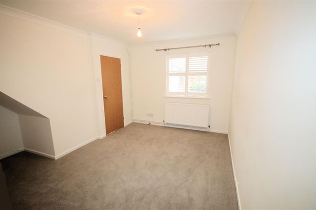 10, Temple Close, Bushmead, Luton photo 4