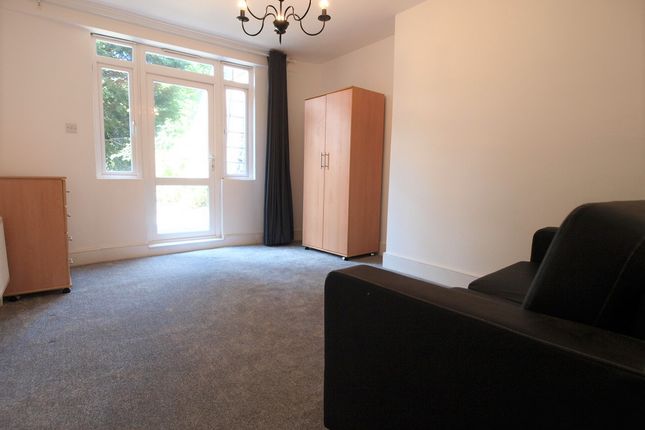 Thumbnail Flat to rent in Yonge Park, Finsbury Park