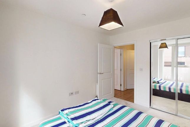Flat 27, 17, Bessemer Place, London photo 3