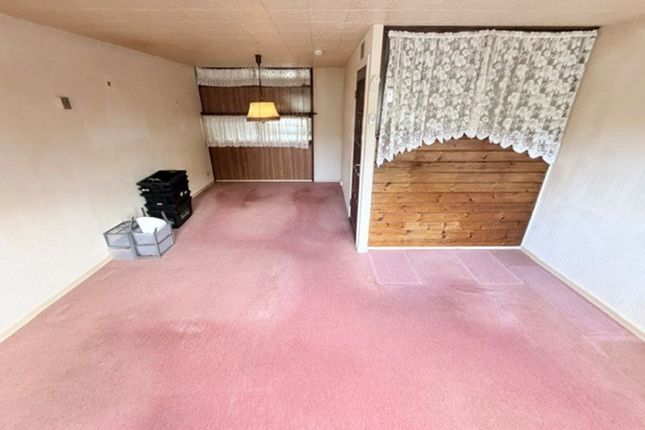 5 Douglas Place, Glenrothes photo 5