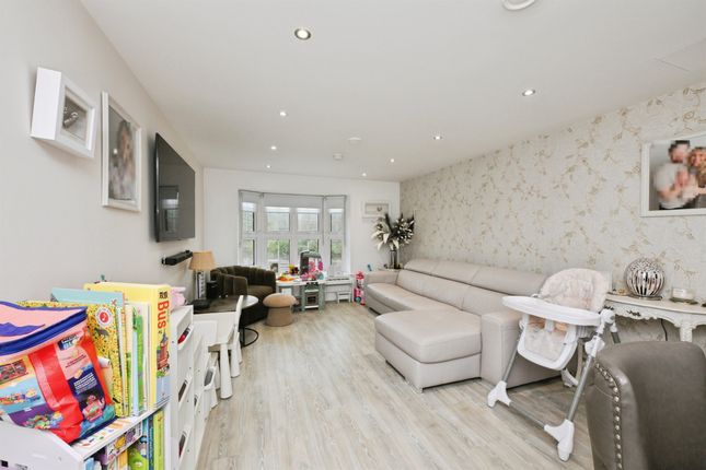 Flat 22, Bidwell Court, Moye Close, Hoddesdon photo 3