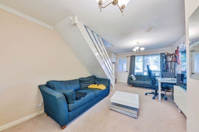 32, Forresters Drive, Welwyn Garden City photo 2