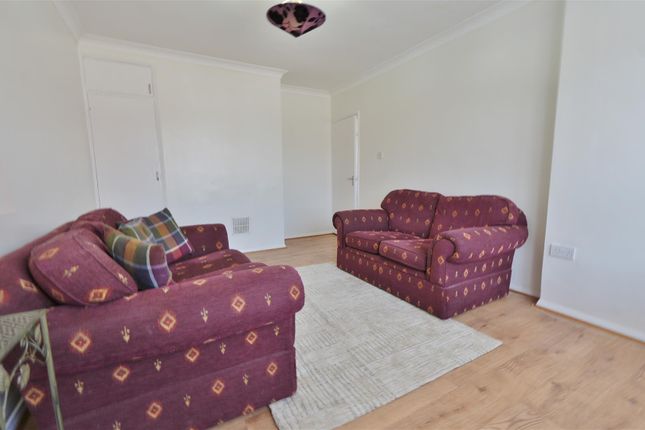 44, Stile Road, Slough photo 3