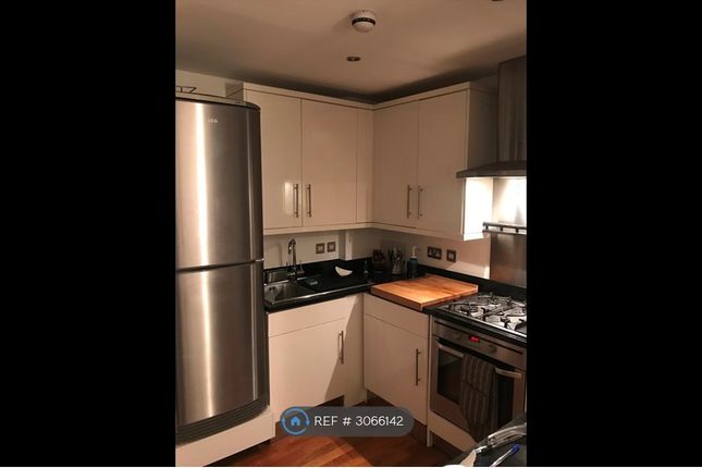 Flat, Hoxton Square, London photo 5