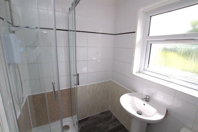 Bathroom 1.Jpg