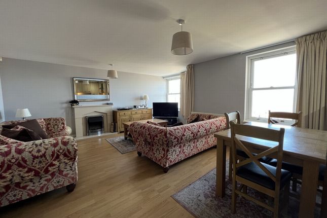 Flat 11 Great Cliff, Marine Parade, Dawlish photo 4