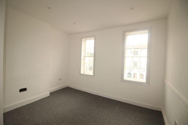 Room to rent in High Street, Bromsgrove, Worcestershire