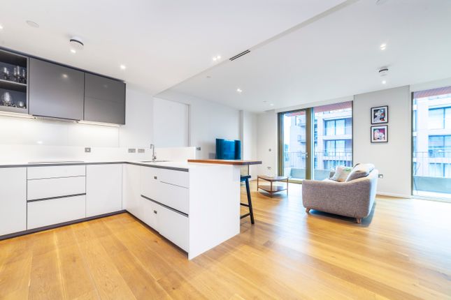 Flat for sale in Tapestry Building, 1 Canal Reach, Kings Cross, London