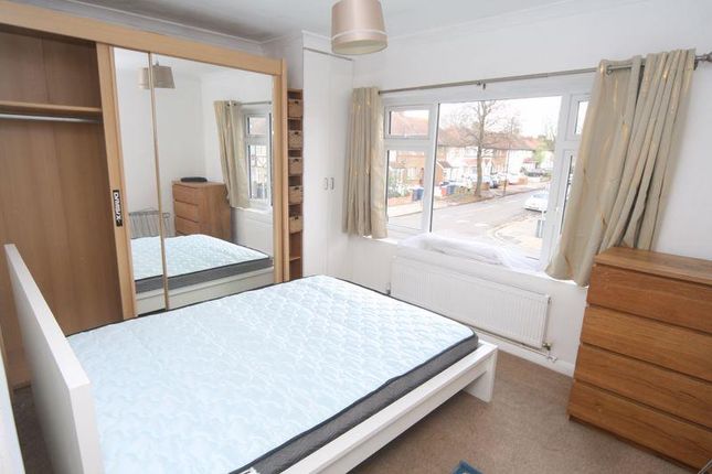 Kings Avenue, Greenford photo 5