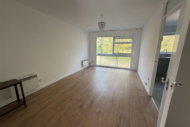 40, Oakley Close, Isleworth photo 5