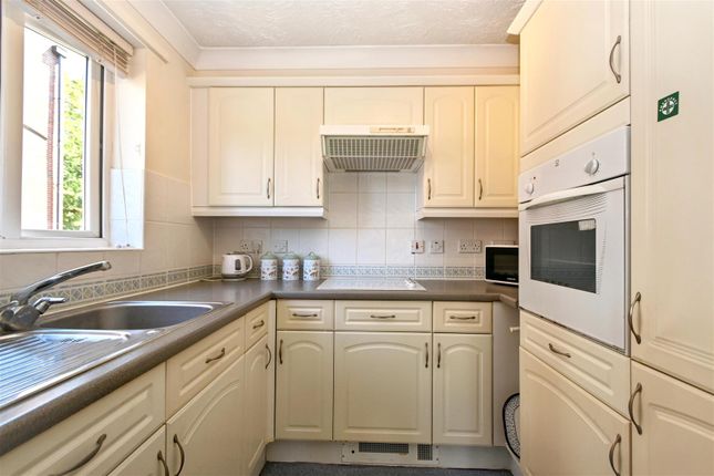 4 Pegasus Court, 29 St. Leonards Road, Eastbourne photo 4