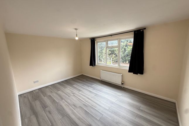 49B, Trent Gardens, Southgate photo 4
