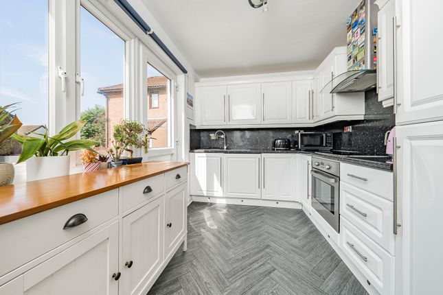 22, Sedley Grove, Uxbridge photo 2