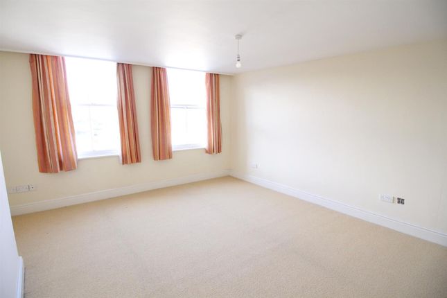 Flat 3, 16 Belle Vue Parade, Scarborough photo 4