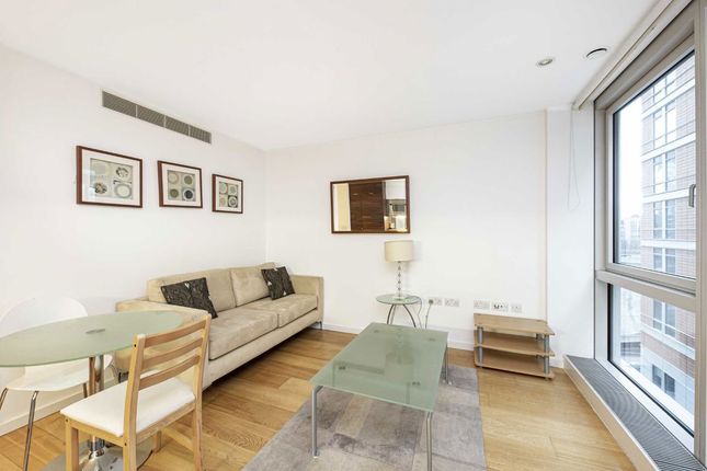 Fairmont Avenue, London photo 3