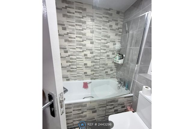 St Martins Drive, Tipton photo 5