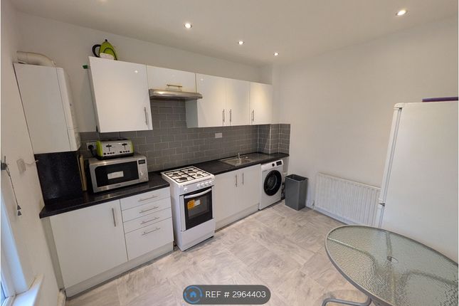 B Elmdene Road, London photo 5