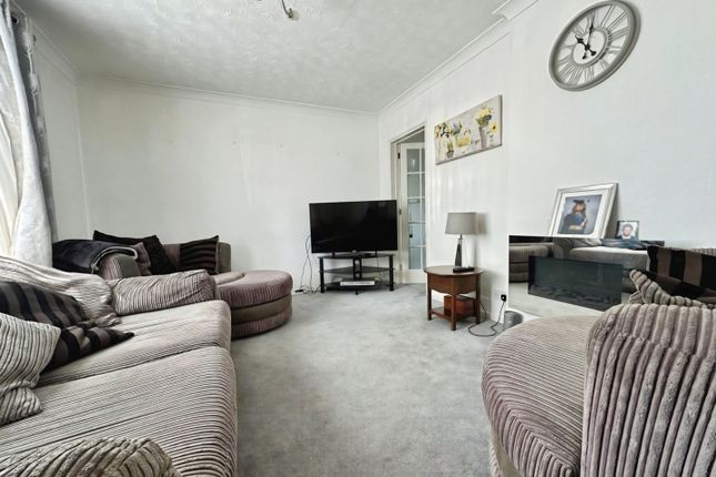 22, Moreton Way, Slough photo 3