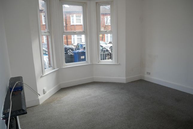 3, Ravenshurst Avenue, Hendon photo 2