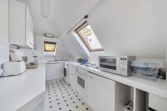 Flat 6, Woodland Place, Rew Lane, Chichester photo 2