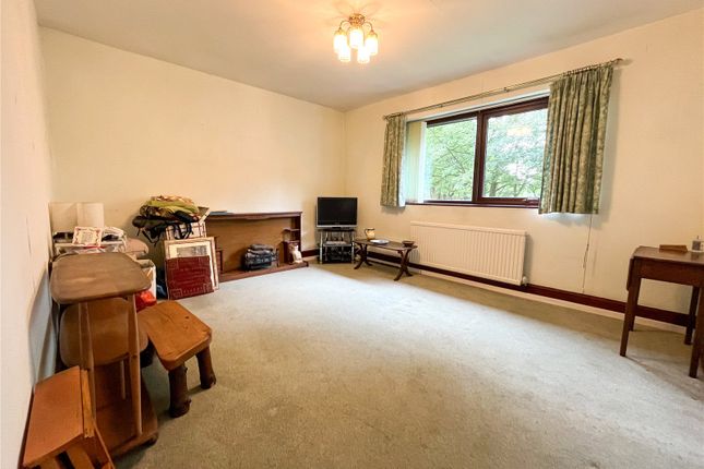 4, Ward Court, Diggle photo 4