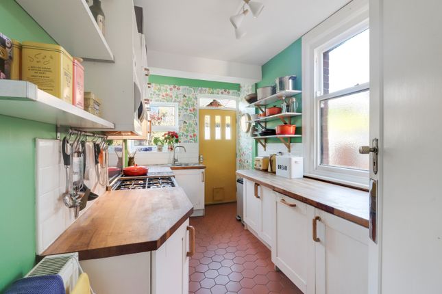 11, Ashleigh Avenue, Wakefield photo 4