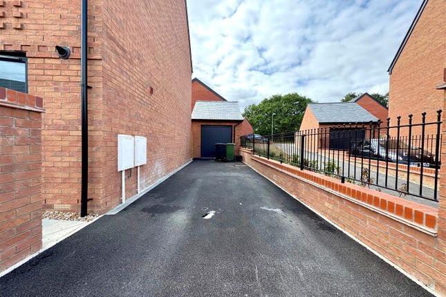35, Fieldfare Road, Whiteley photo 3