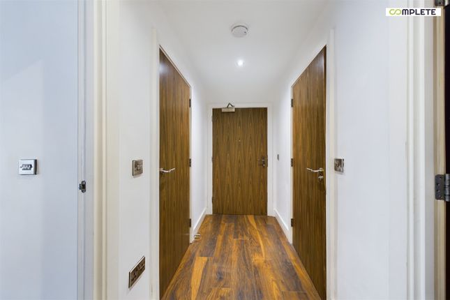 1.02 Rivergate, Wilburn Basin, Ordsall Lane, Salford photo 2