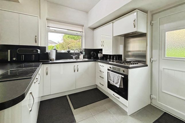 36, Wimborne Drive, Bradford photo 4
