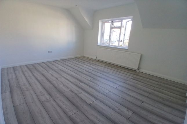 Sturgess Avenue, Hendon photo 5
