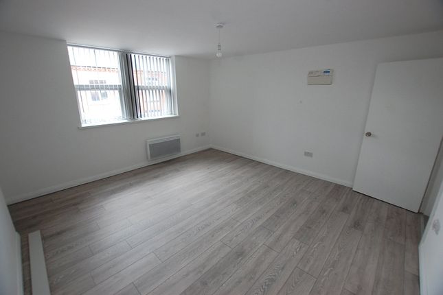 Flat 2, 39D,, Canterbury Street, Greater Manchester photo 2