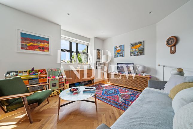 139c Highbury Hill, London photo 4
