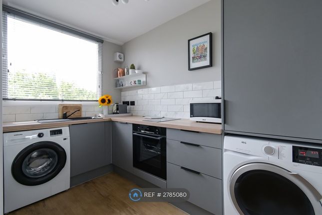 Studio flat on Vauxhall Bridge Road, Flat  Morgan House, London, £2,650/mo