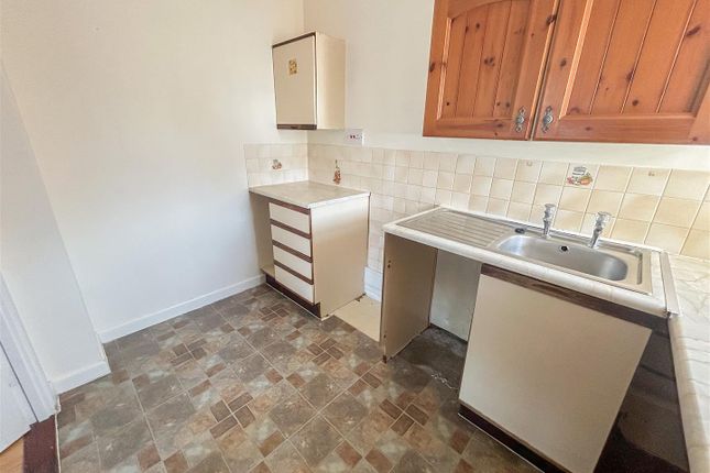 Flat 15, Oulton Hall, Marine Parade East, East Clacton photo 3