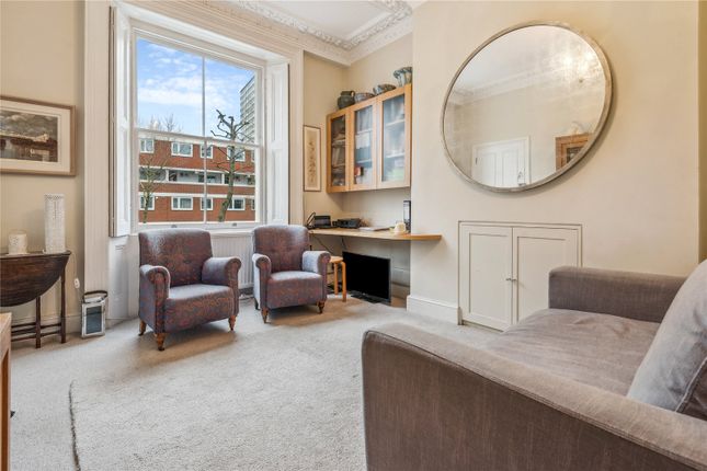 Flat for sale in Battersea Bridge Road, London