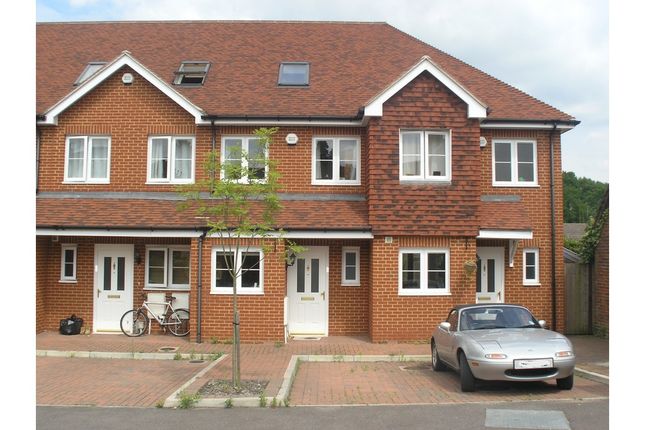 Thumbnail Town house to rent in Connaught Gate, Brookwood, Woking.