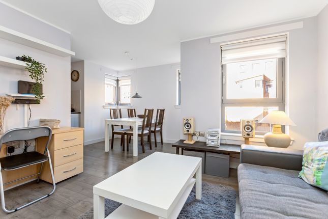 14/1 Salamander Place, Edinburgh, EH6 7JW photo 3