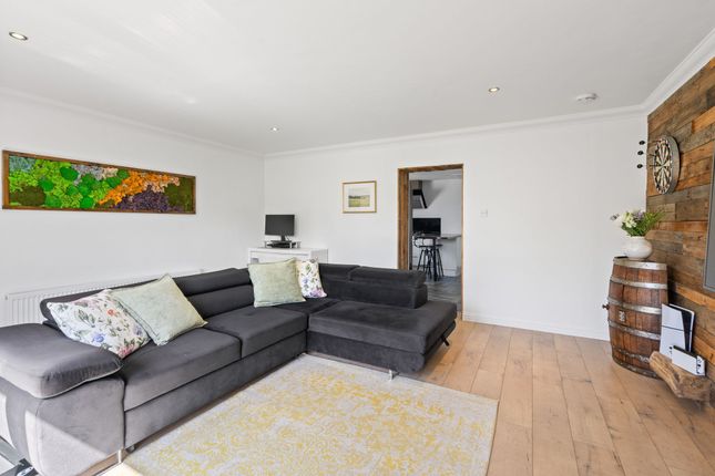 4 Earl's Place, Fauldhouse photo 4