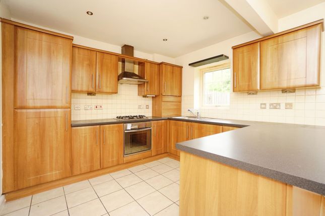 30, Holywell Heights, Sheffield photo 4