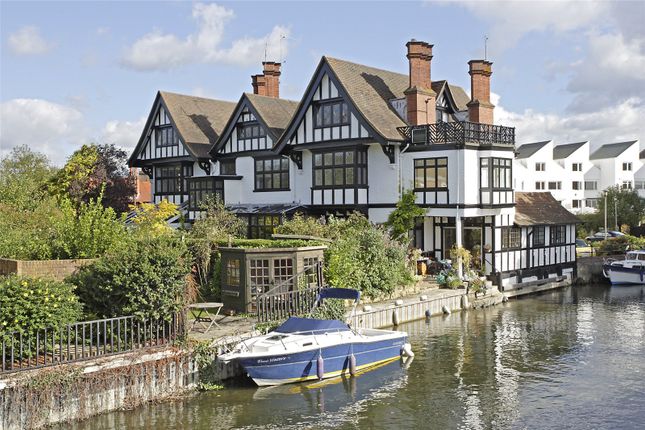 Thumbnail Flat for sale in Mill Road, Marlow